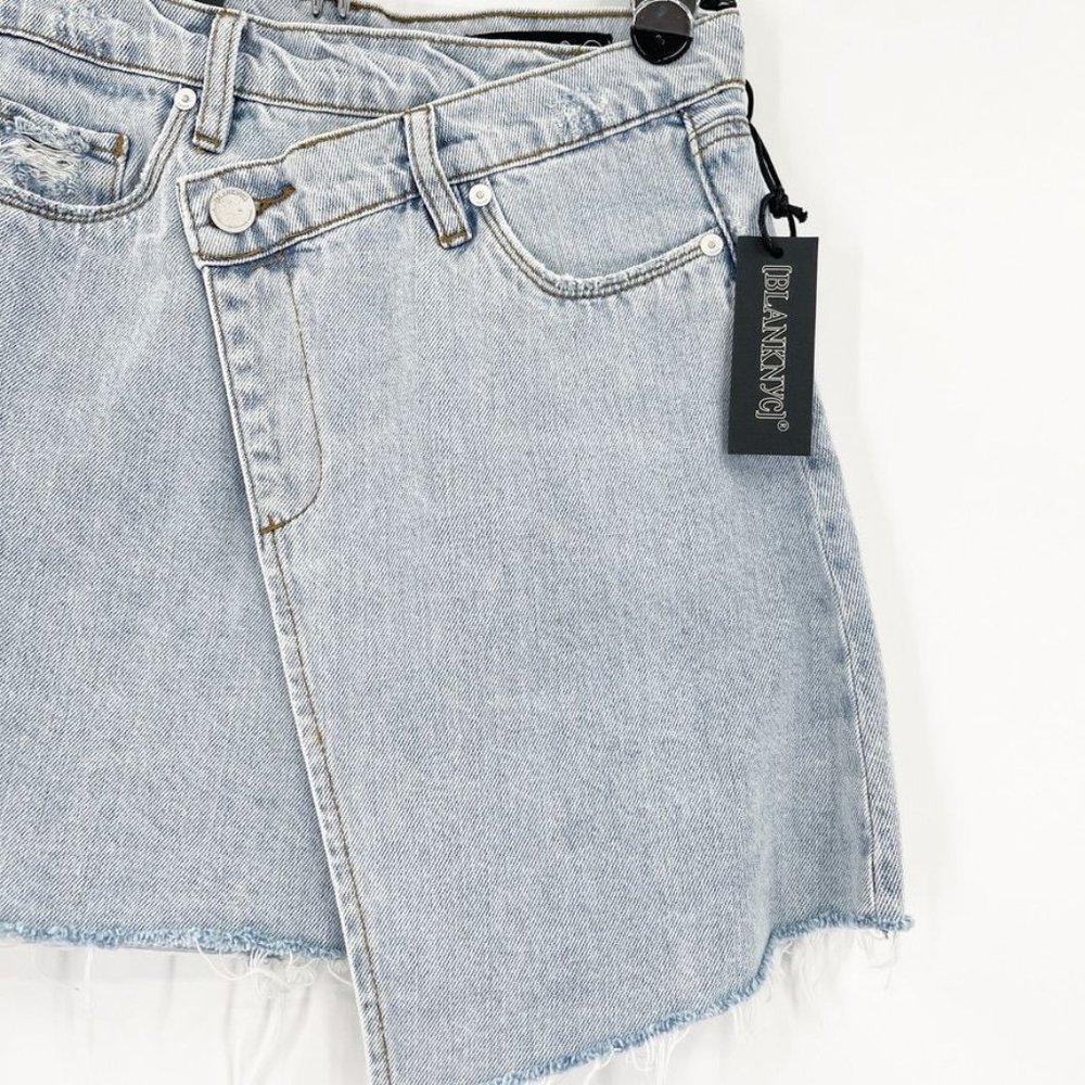 New Blank NYC Sz 24 Asymmetrical Skirt Denim Jean Mini Acid Light Wash Pockets - Picture 4 of 9